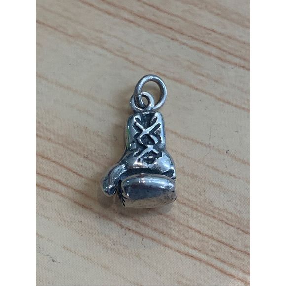 .925 Boxing Glove Sterling Silver Jewelry Charm #gym #sports - Picture 1 of 5